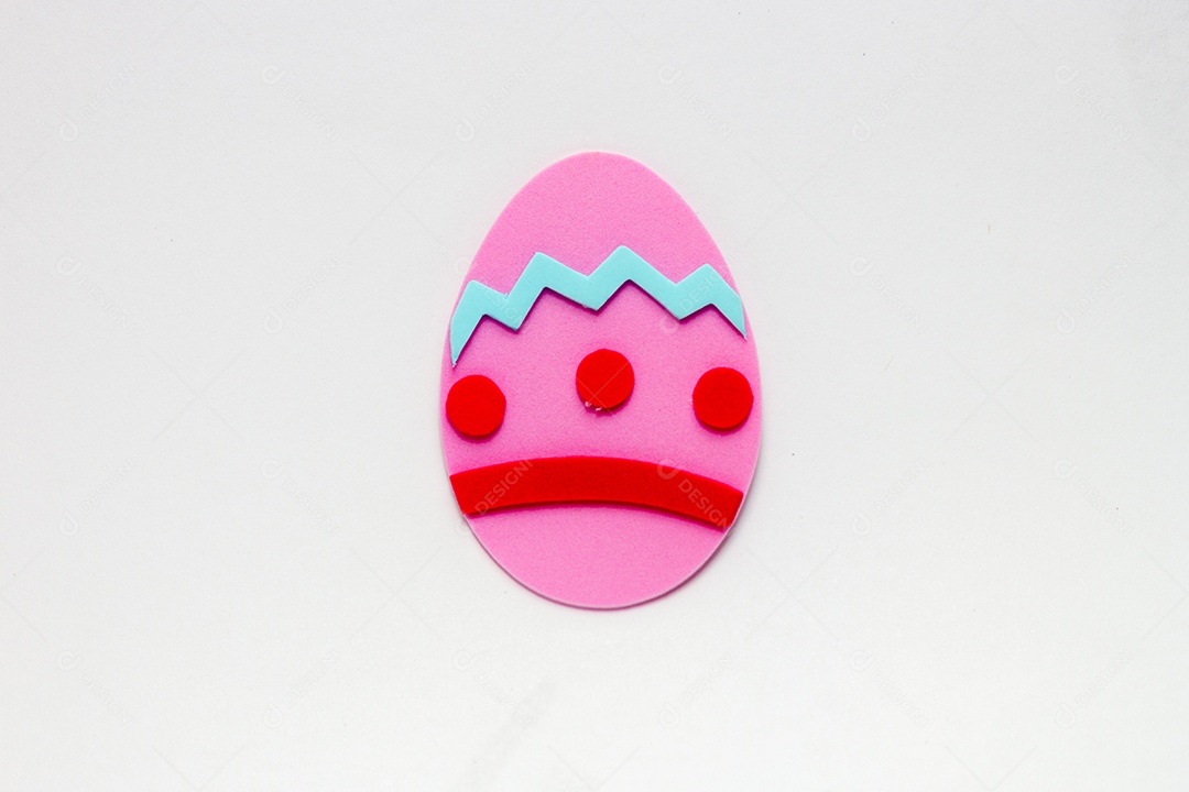 Ovo de espuma rosa, usado para decoração de Páscoa no Rio de Janeiro.