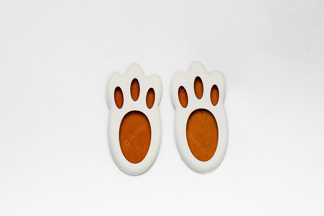 pés de coelho de papel, usados ​​para decoração de Páscoa no Rio de Janeiro.