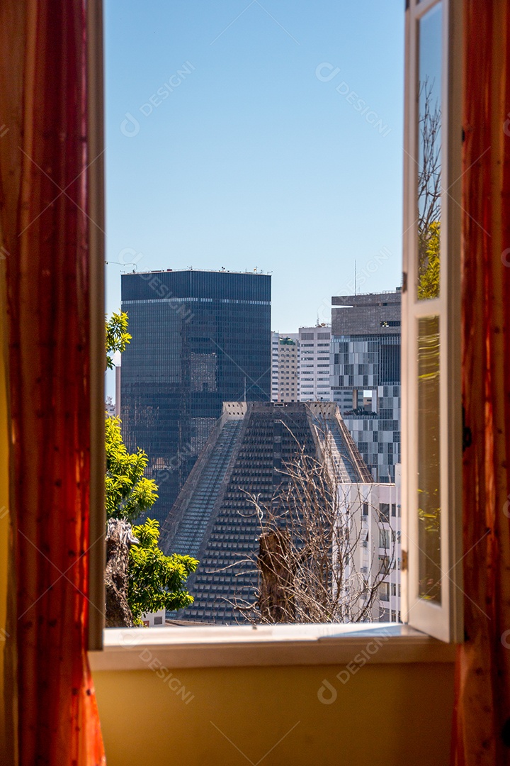 centro do Rio de Janeiro, visto do alto do bairro de Santa Teresa no Brasil.