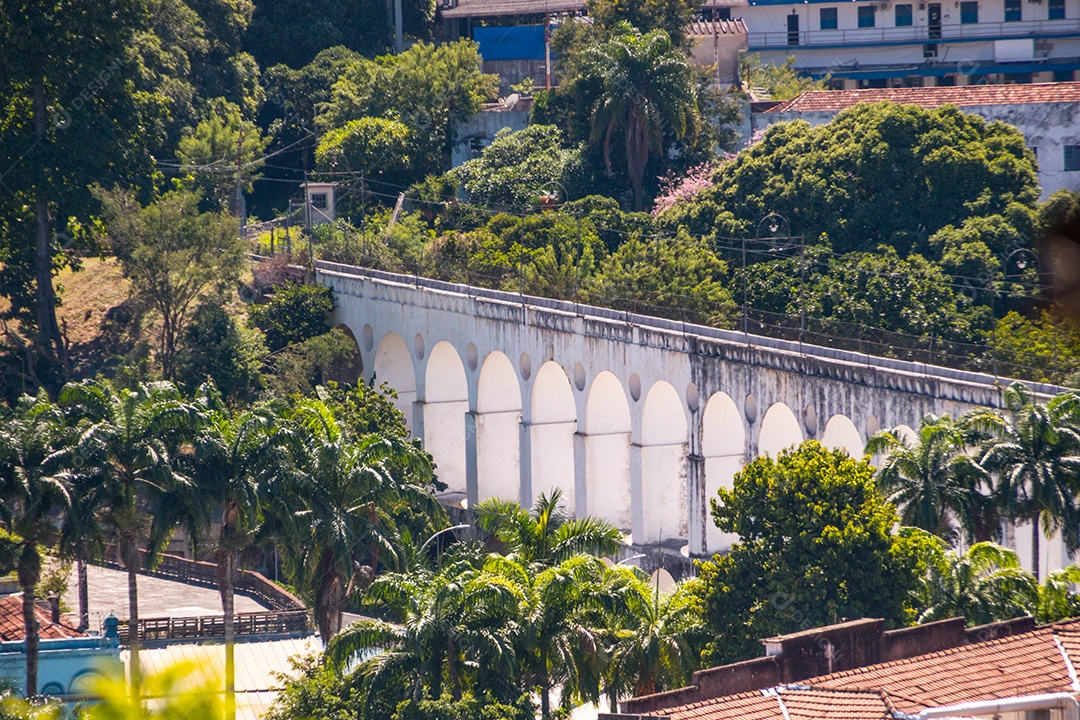 arcos da lapa vistos do alto do bairro santa teresa no rio de janeiro, brasil.