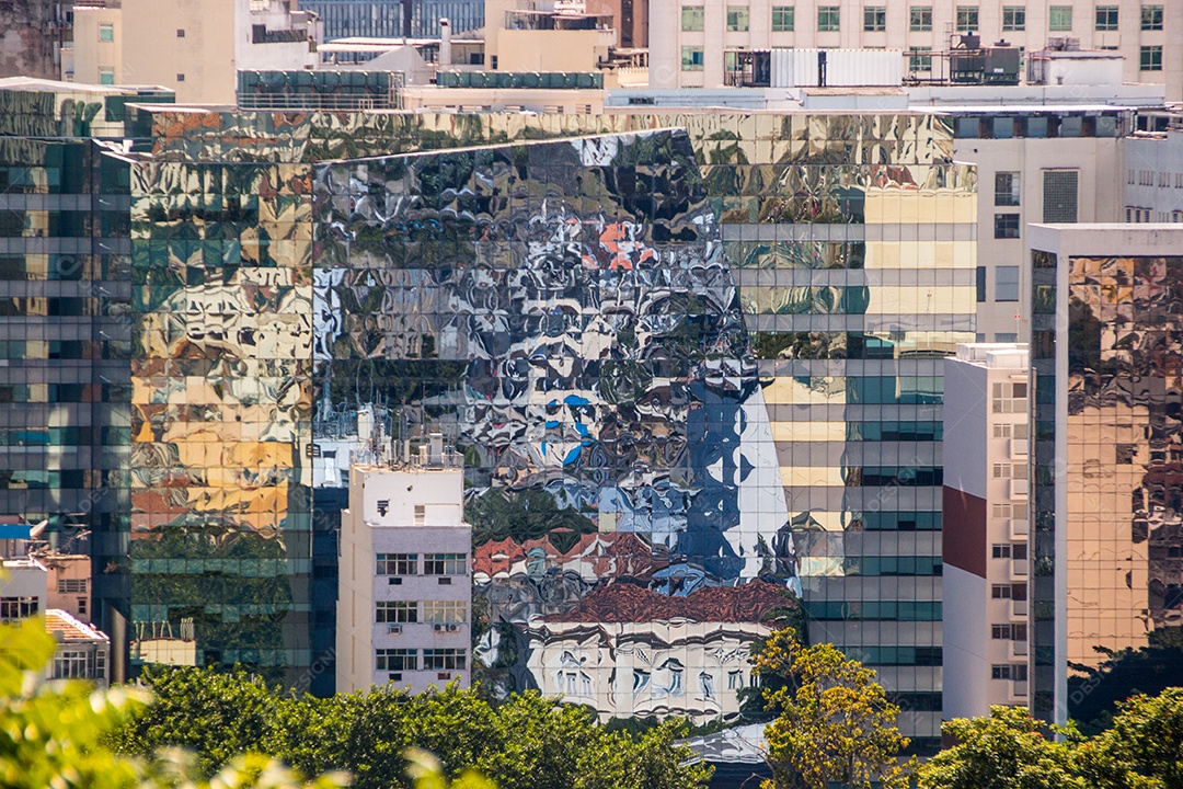 centro do Rio de Janeiro, visto do alto do bairro de Santa Teresa no Brasil.