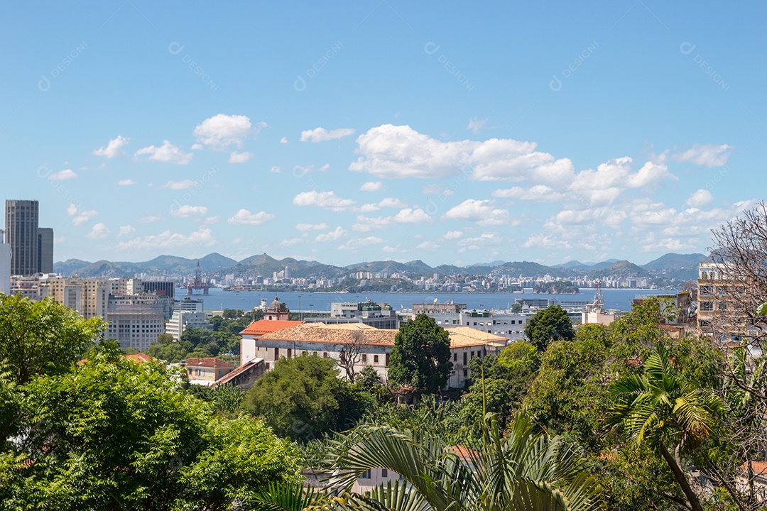 centro do Rio de Janeiro, visto do alto do bairro de Santa Teresa no Brasil.