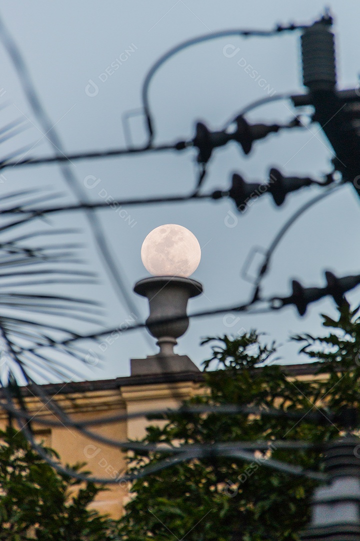 lua cheia no Rio de Janeiro, Brasil.