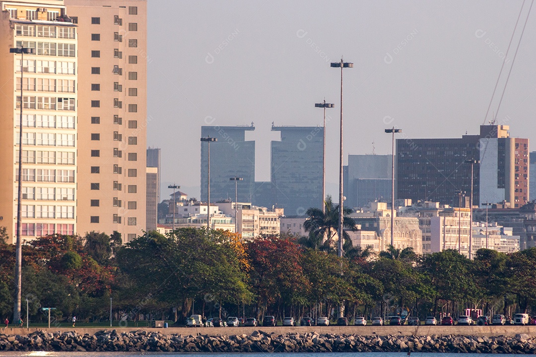 edifícios do centro da cidade vistos do bairro da Urca, no Rio de Janeiro.