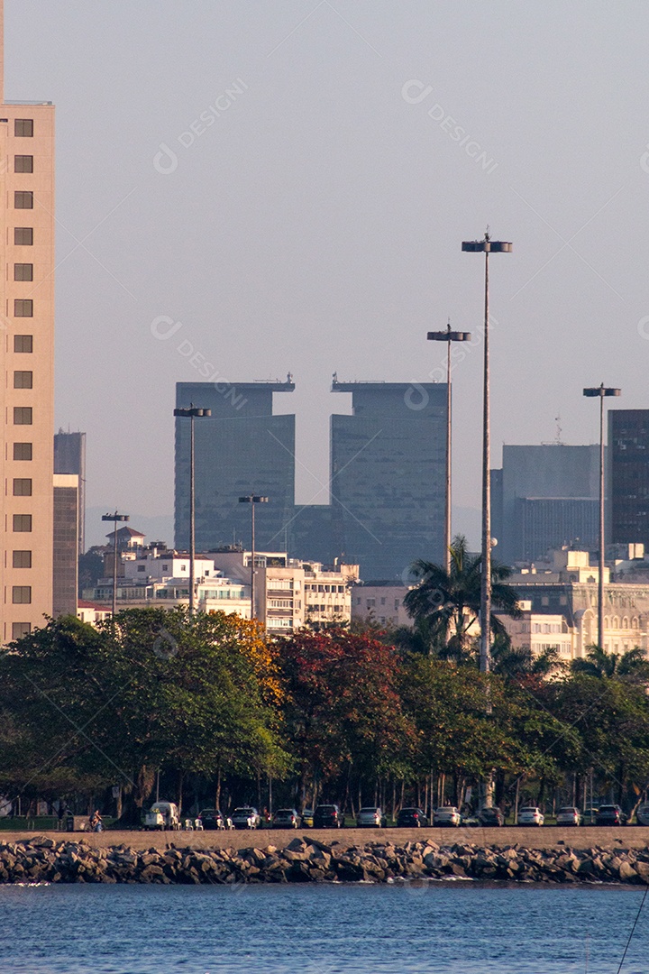 edifícios do centro da cidade vistos do bairro da Urca, no Rio de Janeiro.