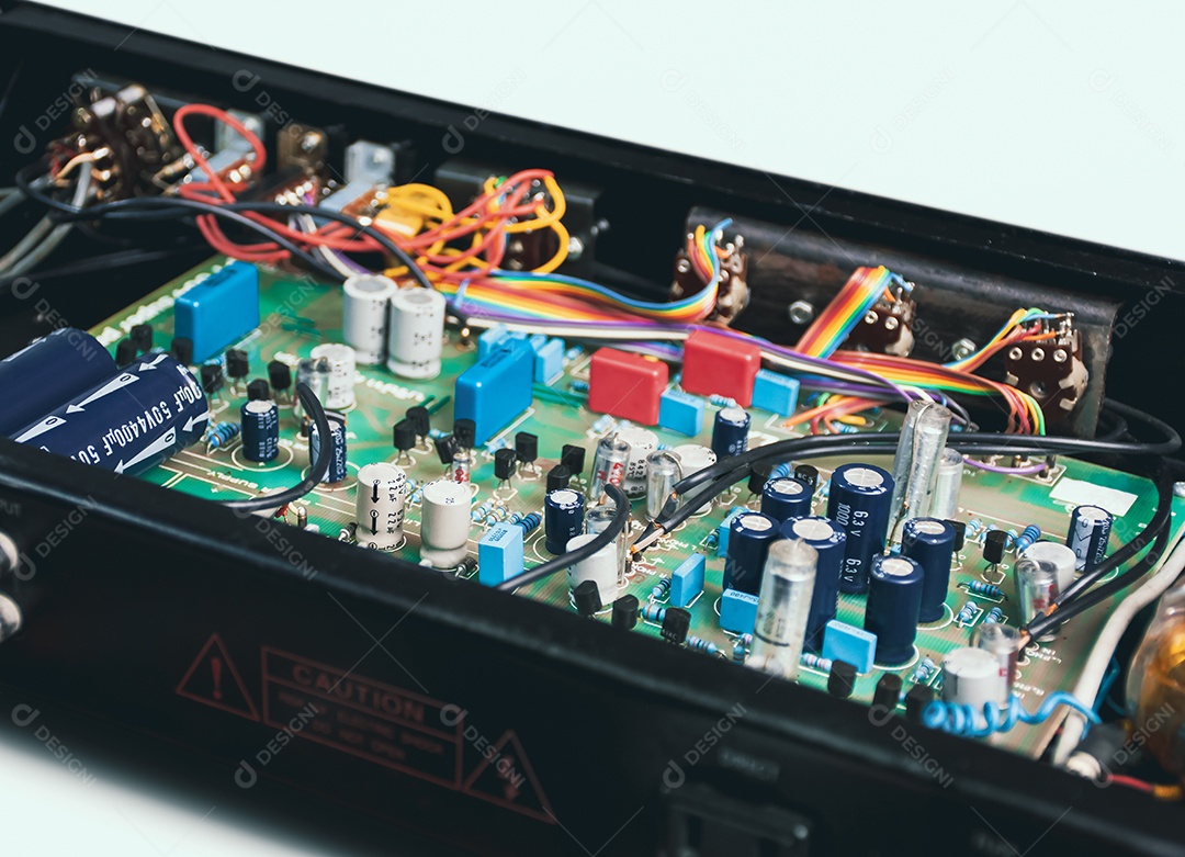 Placa de circuito eletrônico e componente eletrônico em elétrica