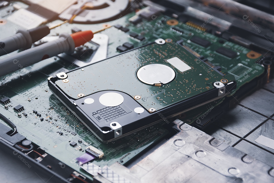 Unidades de disco rígido de 2,5 polegadas (HDD) colocadas no computador laptop