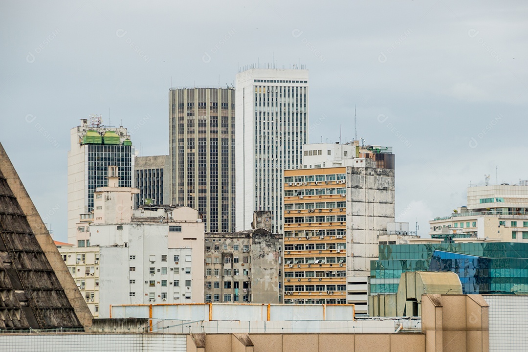 vista do alto de um prédio no centro do rio de janeiro.