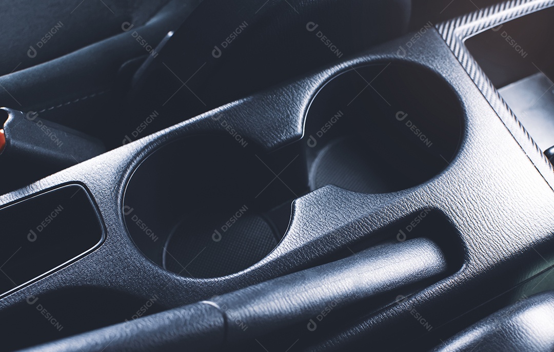 Porta-copos do carro no console central do carro