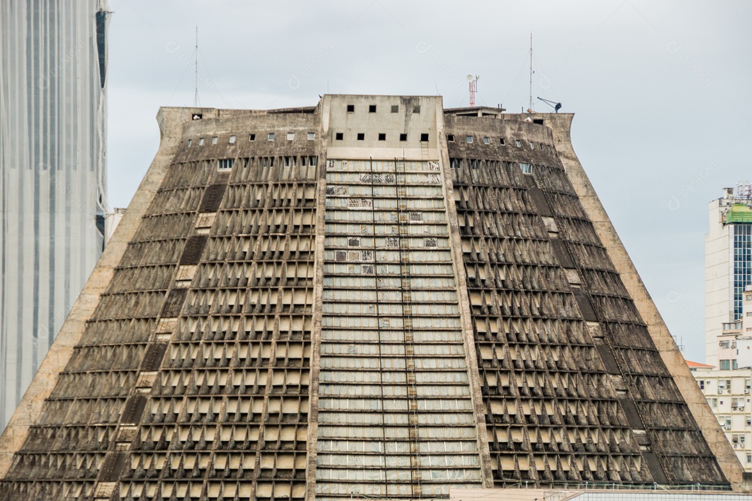 vista do alto de um prédio no centro do rio de janeiro.