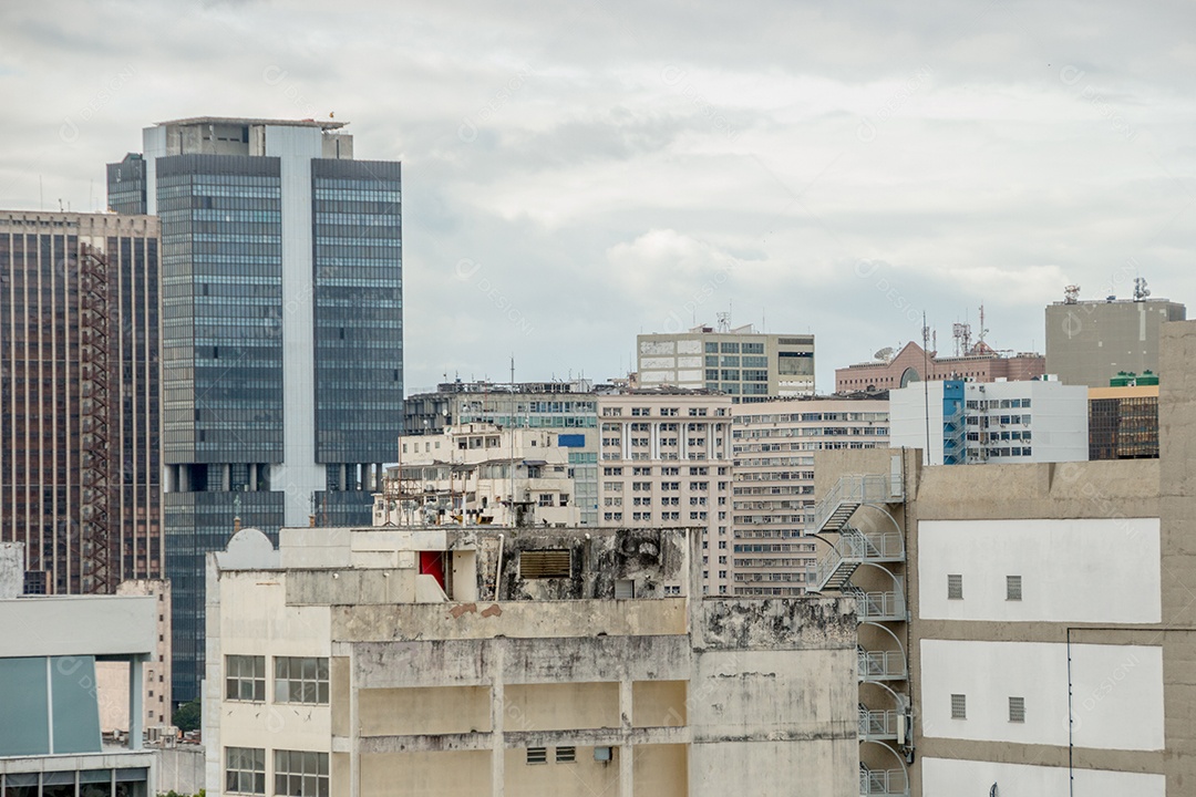 vista do alto de um prédio no centro do rio de janeiro.