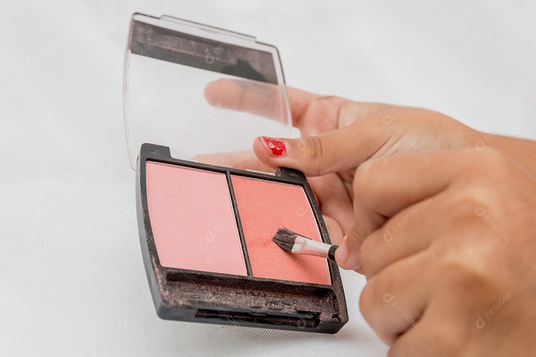 maquiagem, paleta de sombras em um fundo branco no Rio de Janeiro.