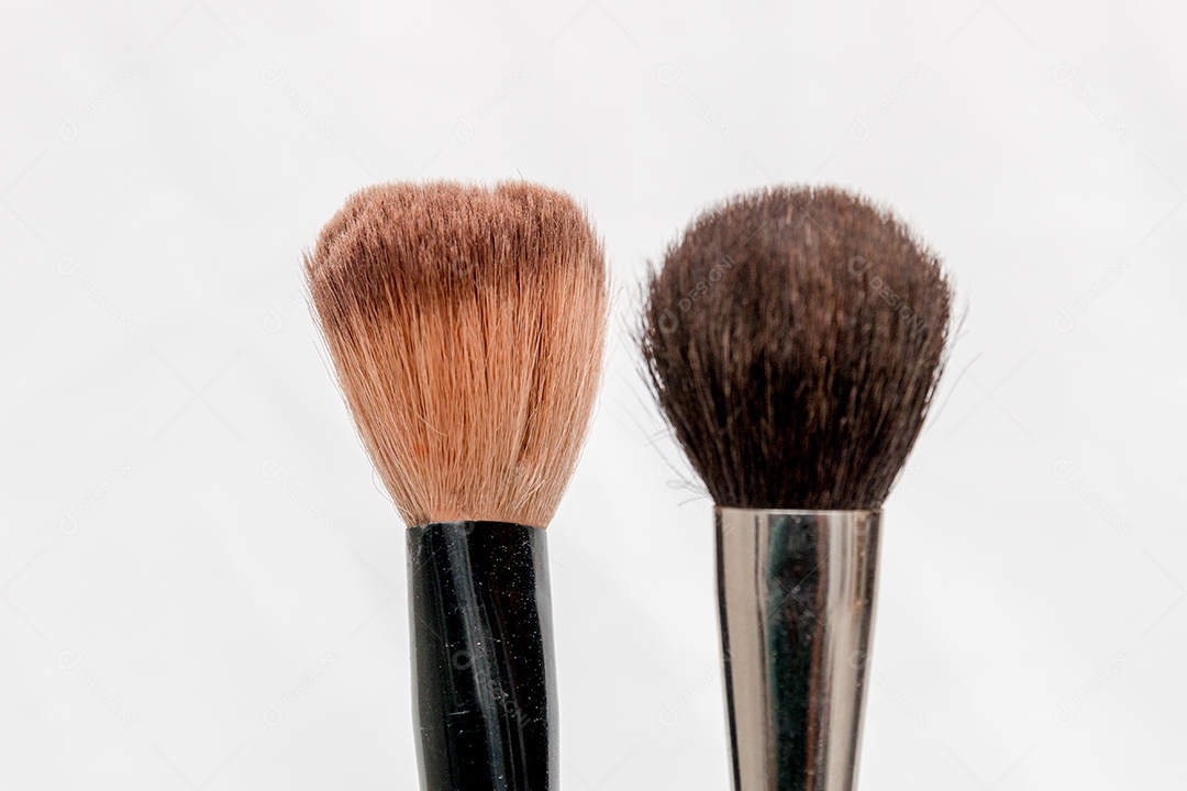 pincel de maquiagem com fundo branco no rio de janeiro.