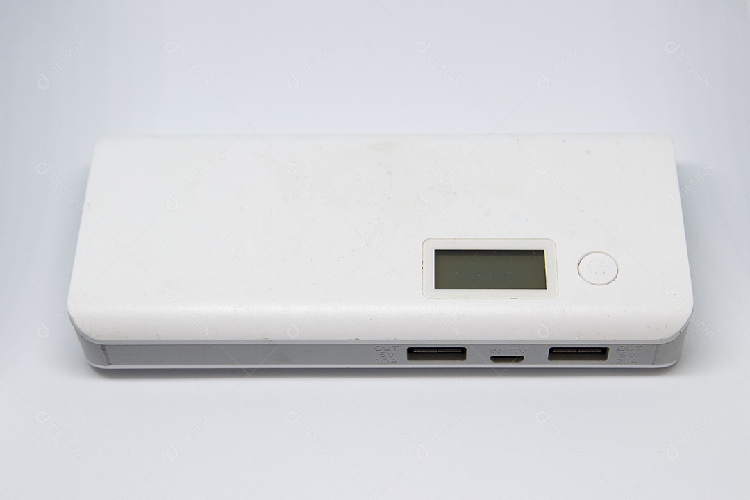 Troca de bateria do banco de potência branco.