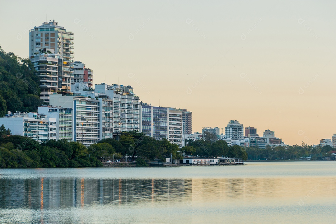 vista da lagoa rodrigo de freitas no rio de janeiro.