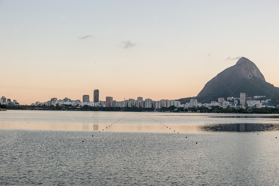 vista da lagoa rodrigo de freitas no rio de janeiro.
