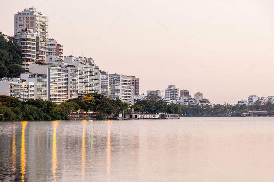 vista da lagoa rodrigo de freitas no rio de janeiro.