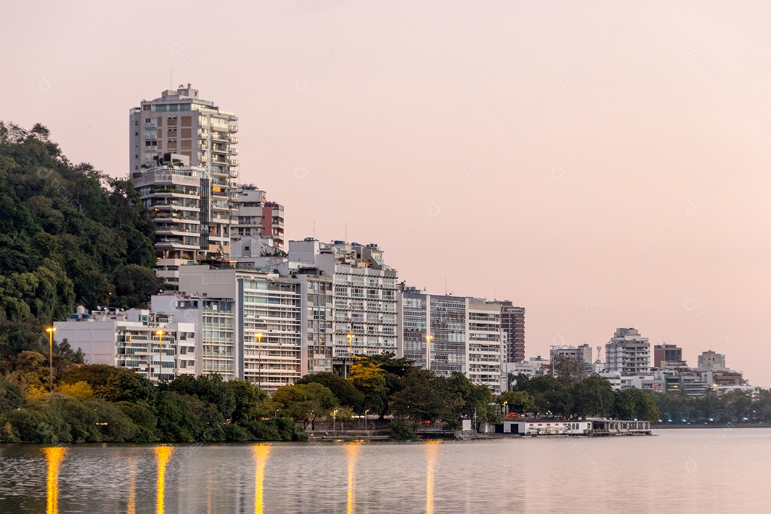 vista da lagoa rodrigo de freitas no rio de janeiro.