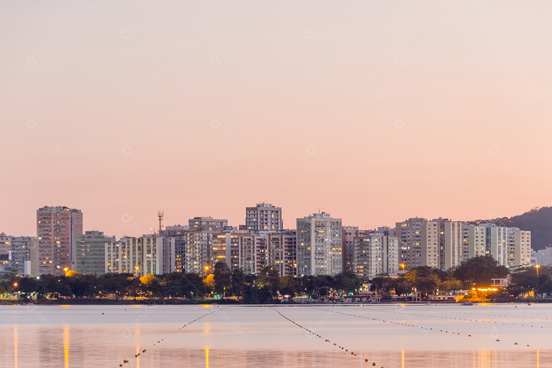 vista da lagoa rodrigo de freitas no rio de janeiro.