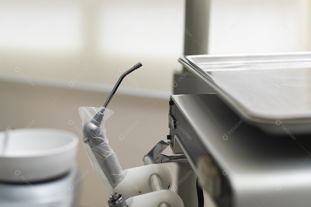 Equipamentos de dentista sobre clinica