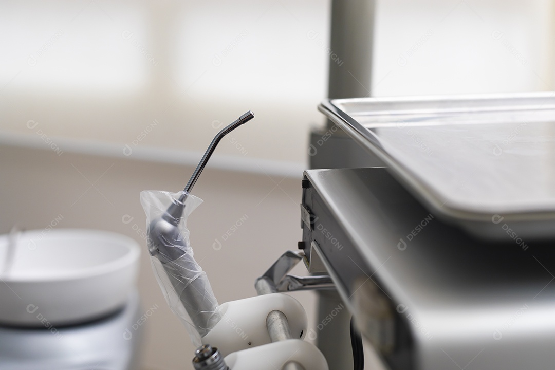 Equipamentos de dentista sobre clinica