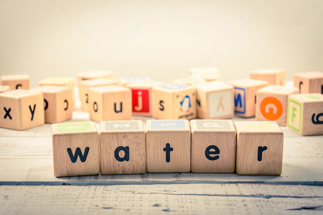 Palavra água madeira Cúbica na madeira