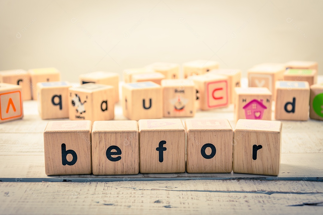 Palavra antes de madeira Cúbica na madeira