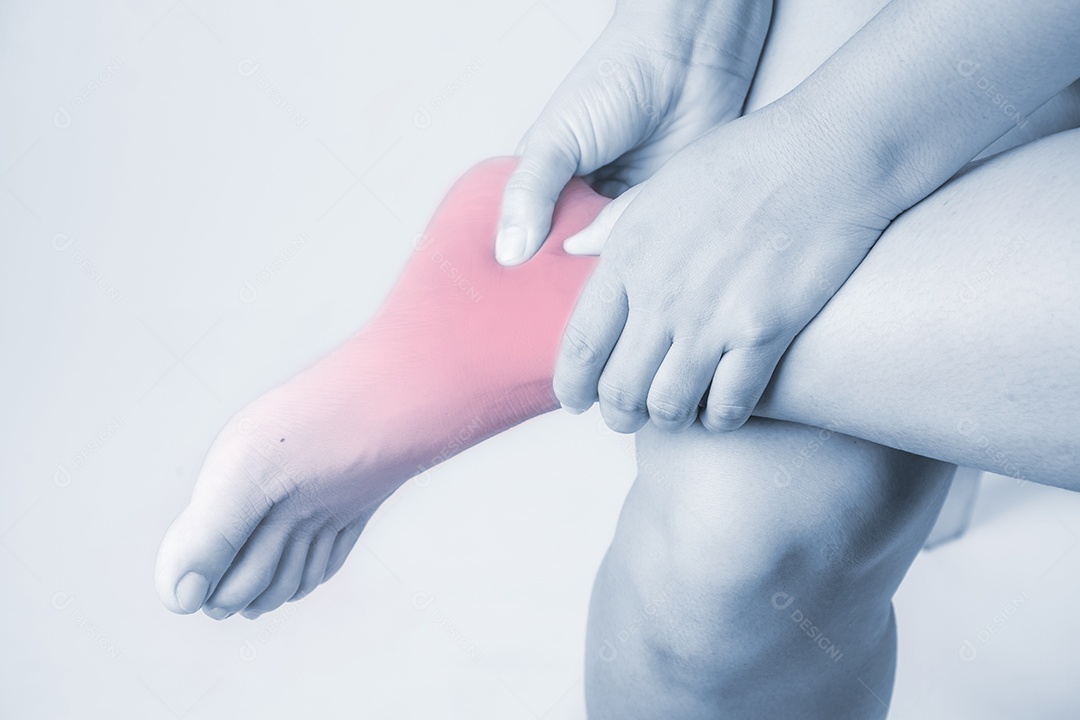 lesão no tornozelo em humanos. dor no tornozelo, dores nas articulações pessoas médicas