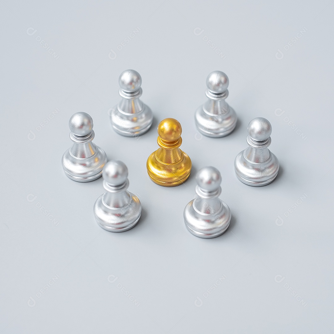 peças de peão de xadrez dourado ou empresário líder
