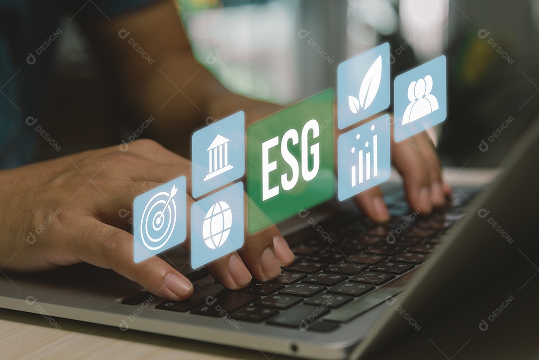 Conceito de negócios de investimento em governança social do ambiente ESG. mão usando o símbolo de ícone de computador portátil de esg no conceito de tela virtual.