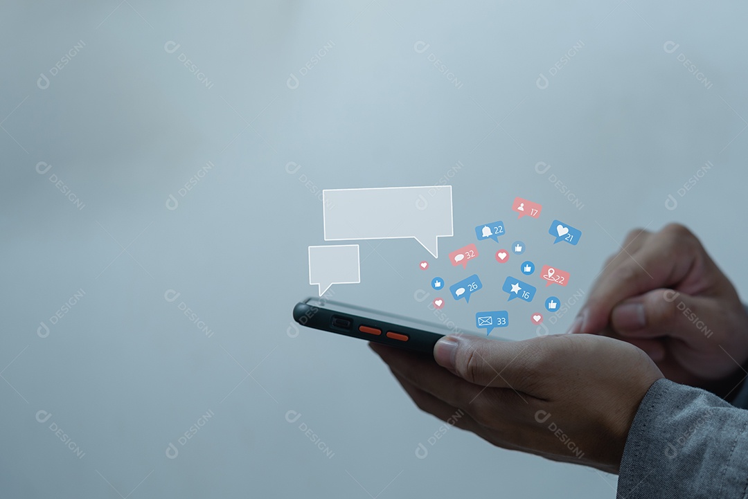 Conceito de negócios de mídia social e conexão de mensagem de ícone de internet de rede digital de tecnologia on-line de marketing no smartphone.