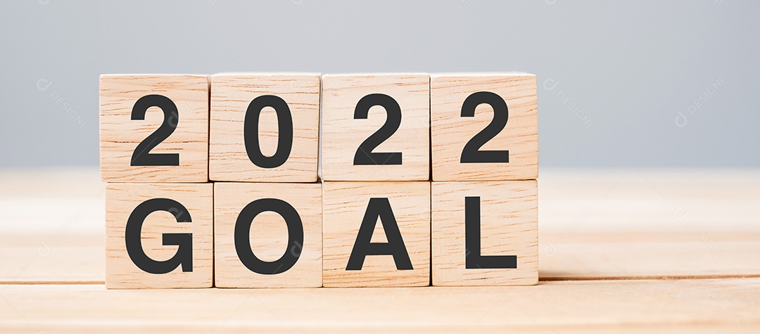 Bloco de cubo 2022 GOAL no fundo da mesa. Resolução, plano, revisão