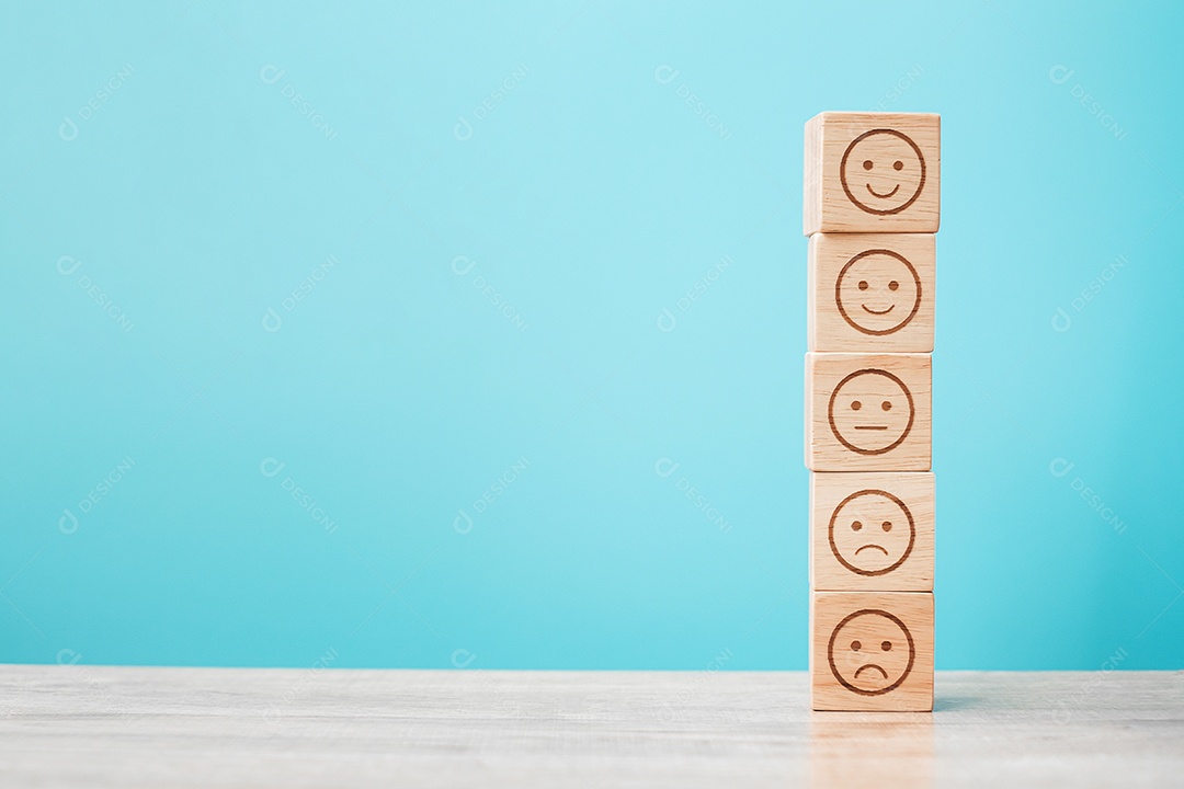 blocos de rosto de emoção sobre fundo azul. Classificação de serviço, classificação