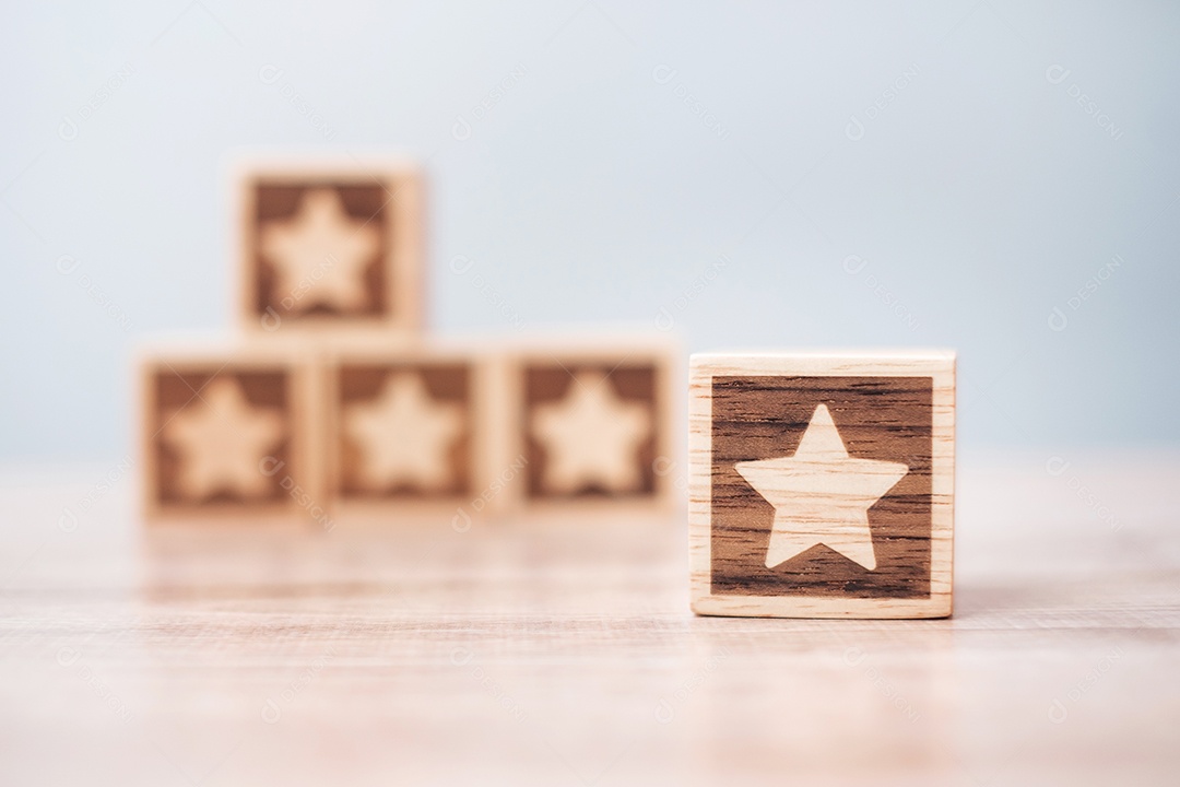 bloco de símbolo de estrela no fundo da mesa. Classificação de serviço, classificação