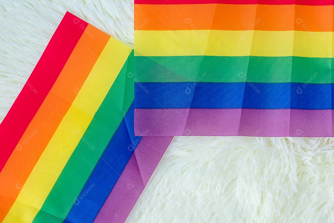Bandeira LGBTQ arco-íris em fundo branco. Apoio Lésbica, Gay, Bi