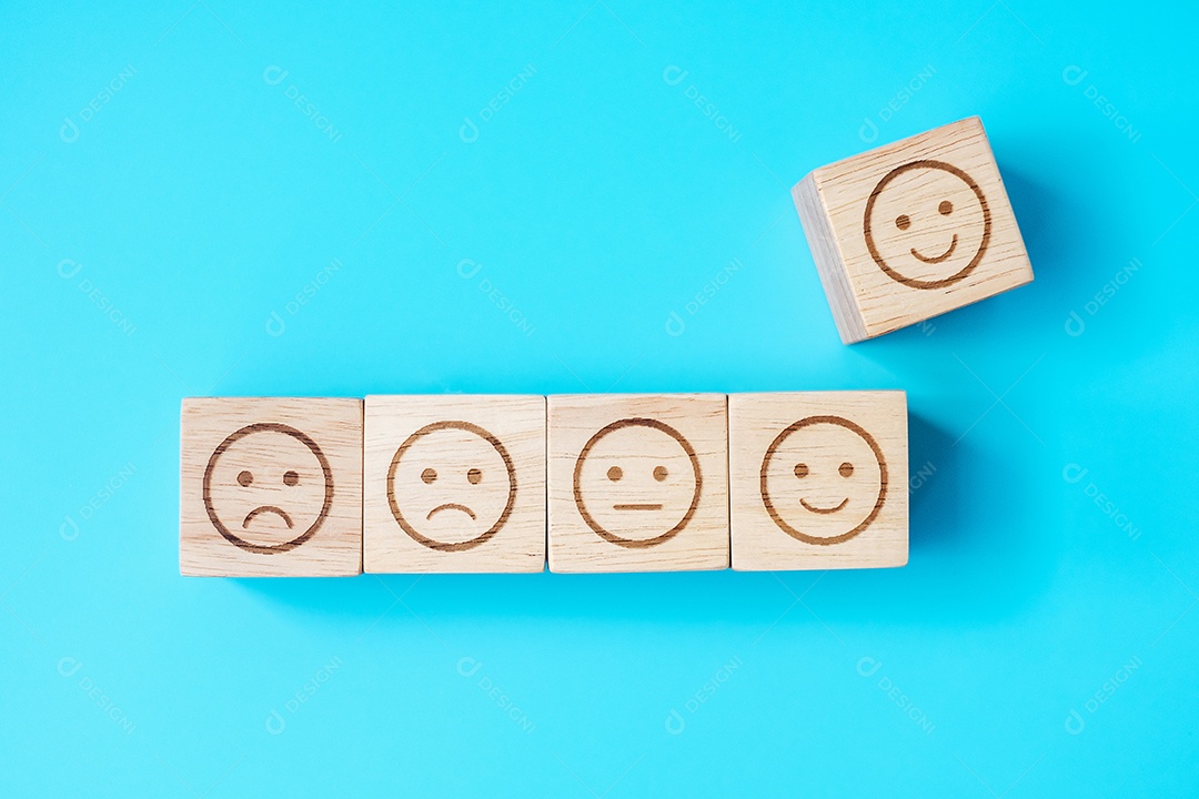 blocos de símbolo de rosto de emoção sobre fundo azul. Classificação de serviço