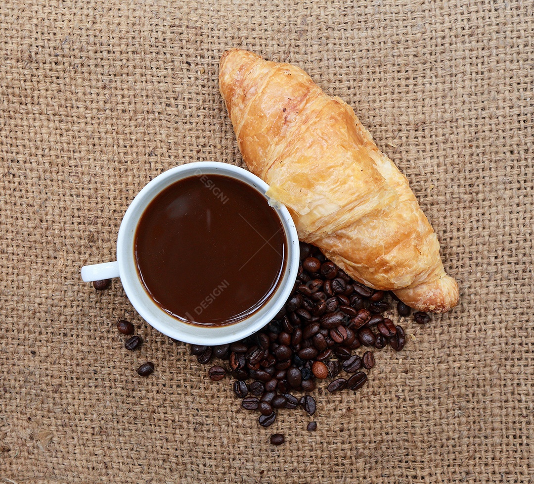 Grãos de café com pão