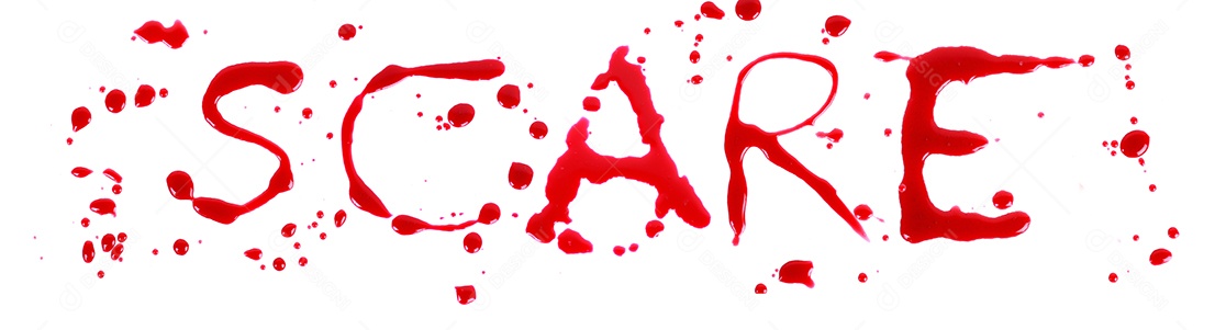 Impressão sangrenta em um fundo branco com as letras SCARE