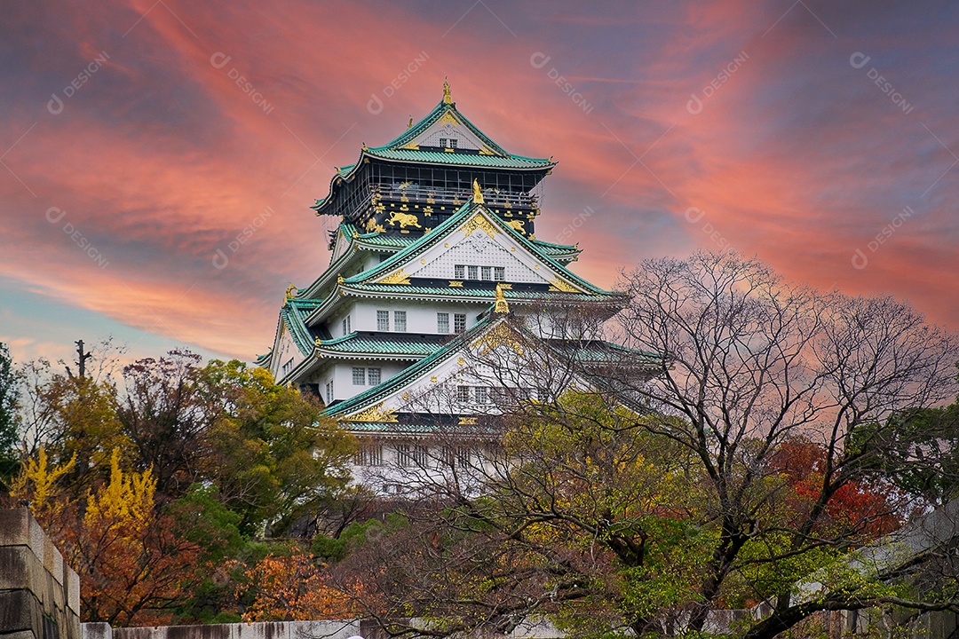 Castelo de Osaka na temporada de folhagem de outono, é um famoso castelo japonês, marco e popular para atrações turísticas em Osaka, Kansai, Japão