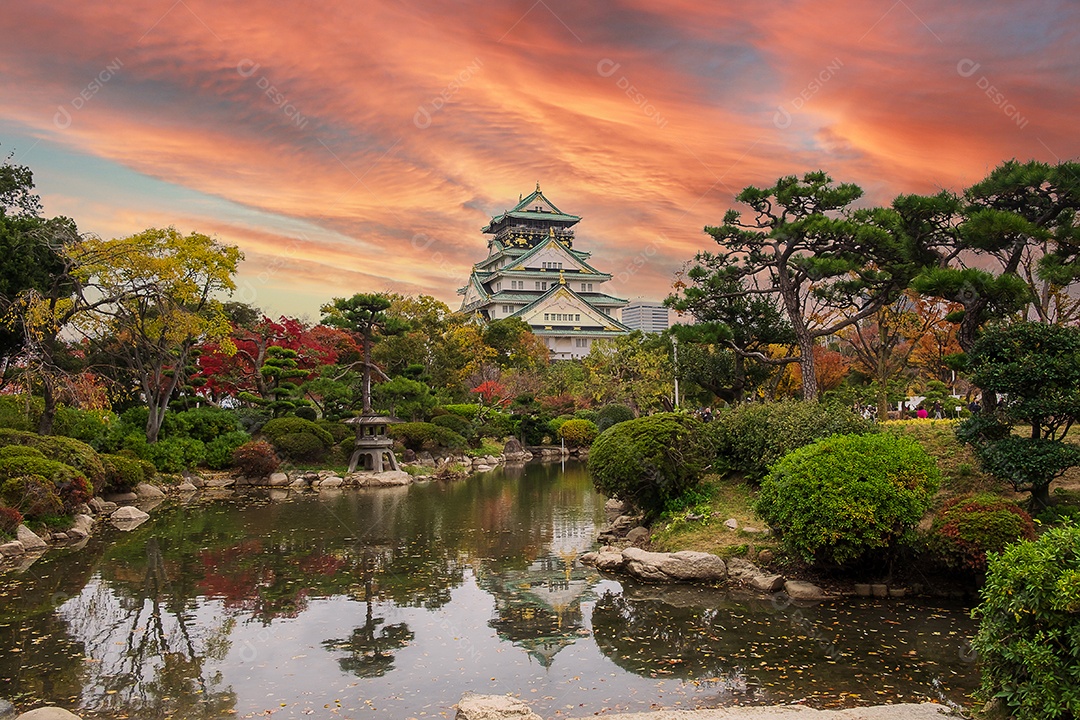 Castelo de Osaka na temporada de folhagem de outono, é um famoso castelo japonês, marco e popular para atrações turísticas em Osaka, Kansai, Japão