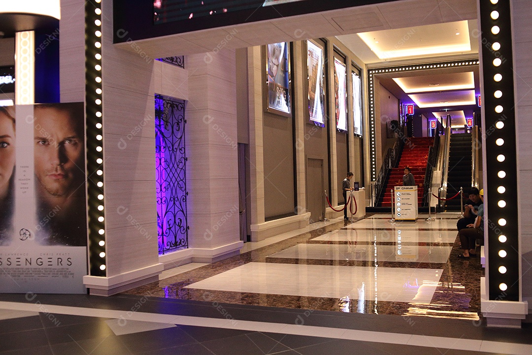 Pessoas não identificadas participantes do teatro juntos intensivamente