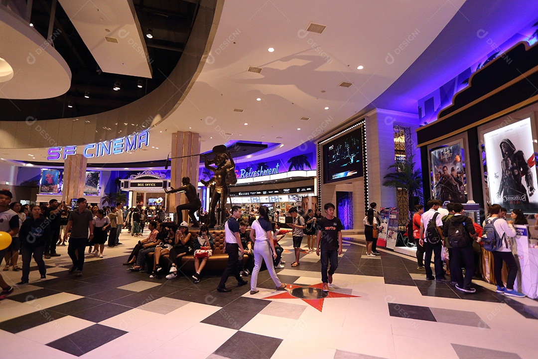 Pessoas não identificadas participantes do teatro juntos intensivamente