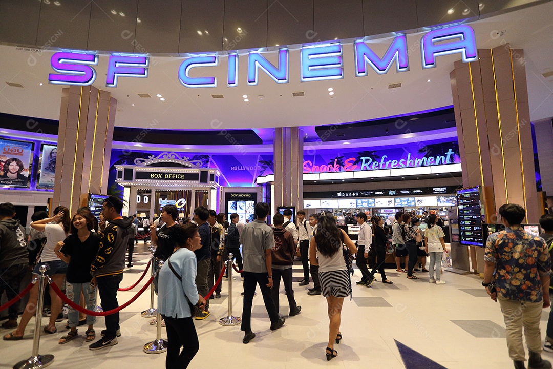 Pessoas não identificadas participantes do teatro juntos intensivamente