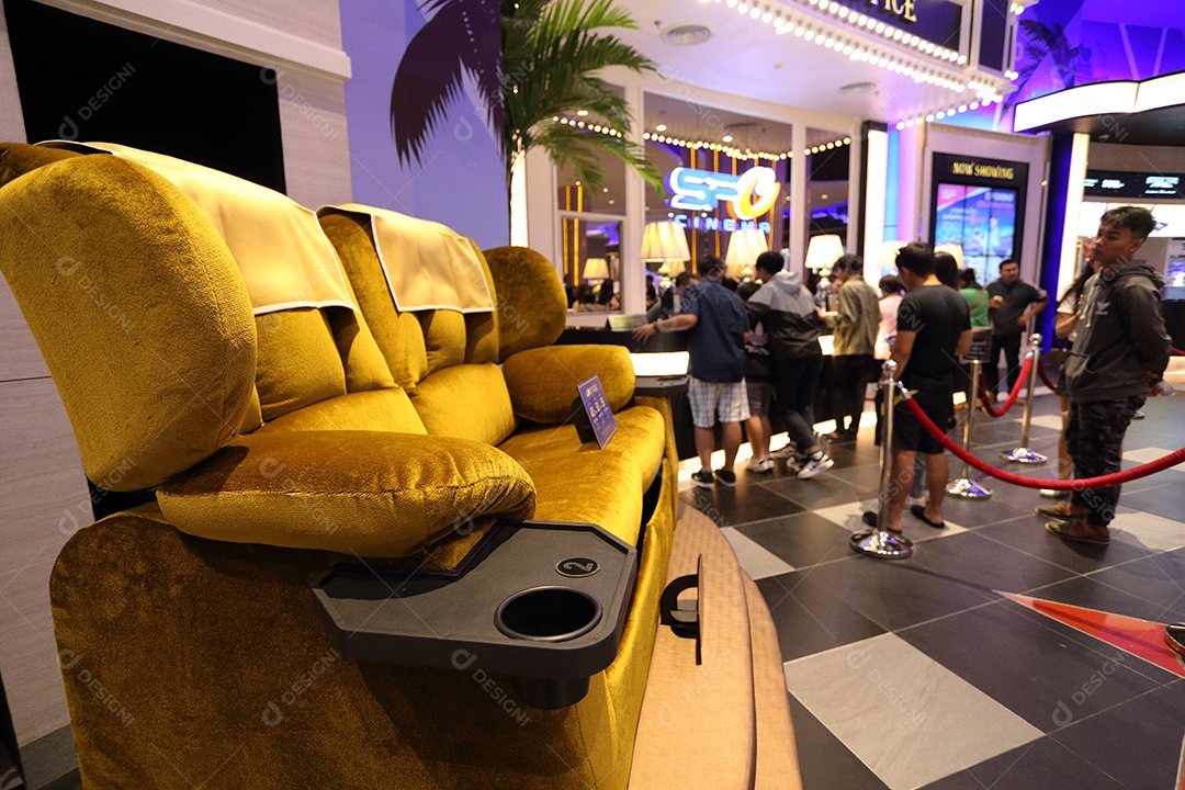 Pessoas não identificadas participantes do teatro juntos intensivamente