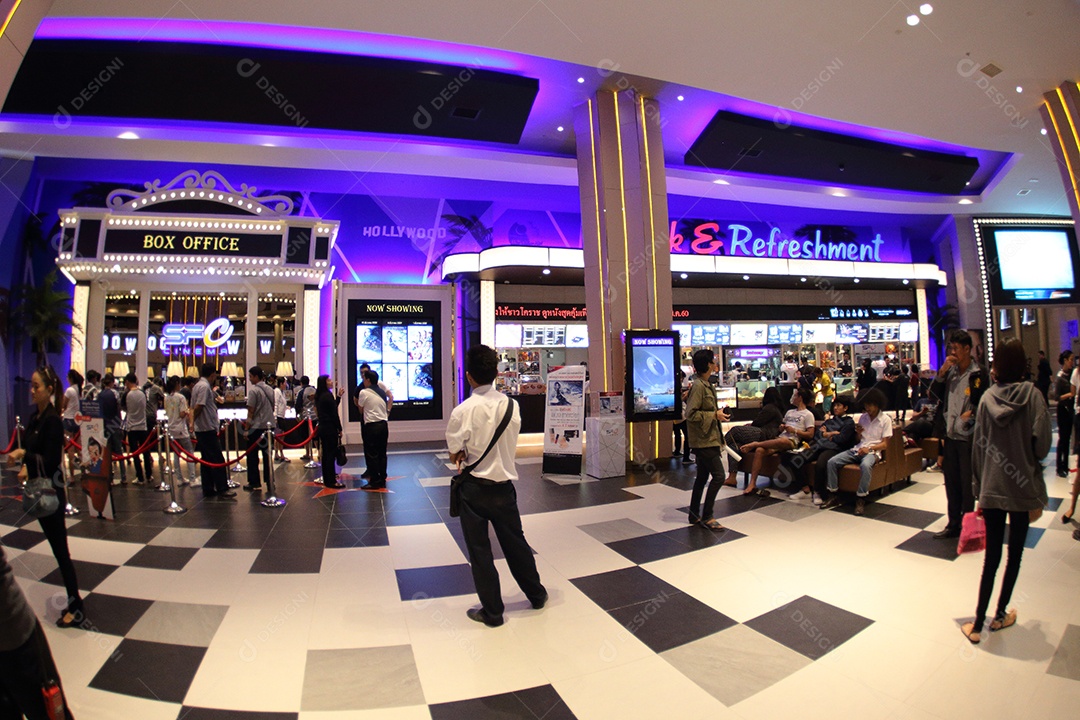 Pessoas não identificadas participantes do teatro juntos intensivamente