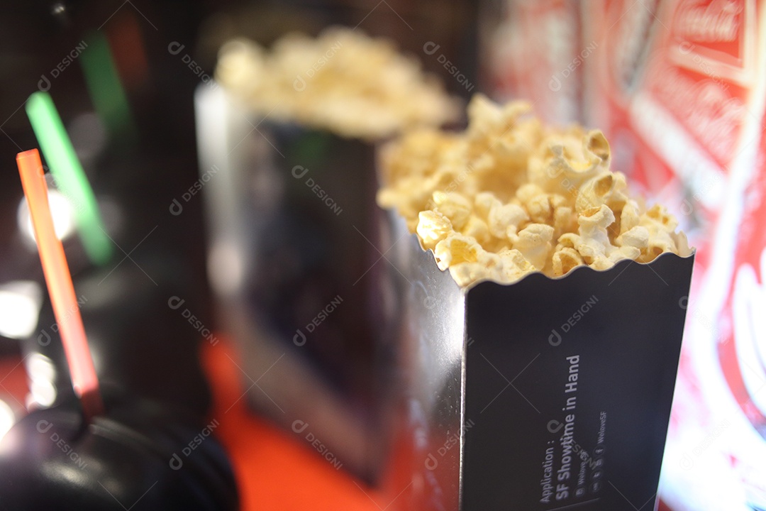 Pessoas não identificadas participantes do teatro juntos intensivamente