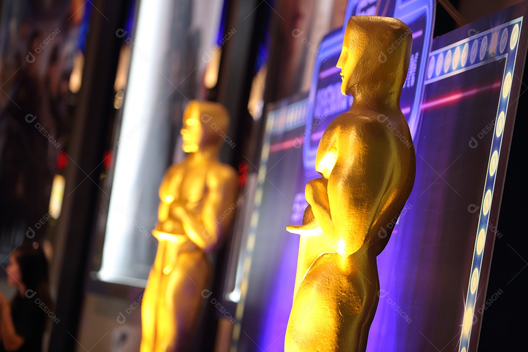 Pessoas não identificadas participantes do teatro juntos intensivamente