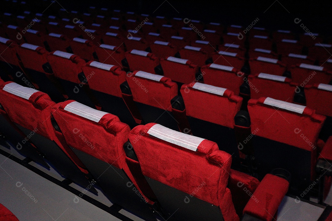 Pessoas não identificadas participantes do teatro juntos intensivamente