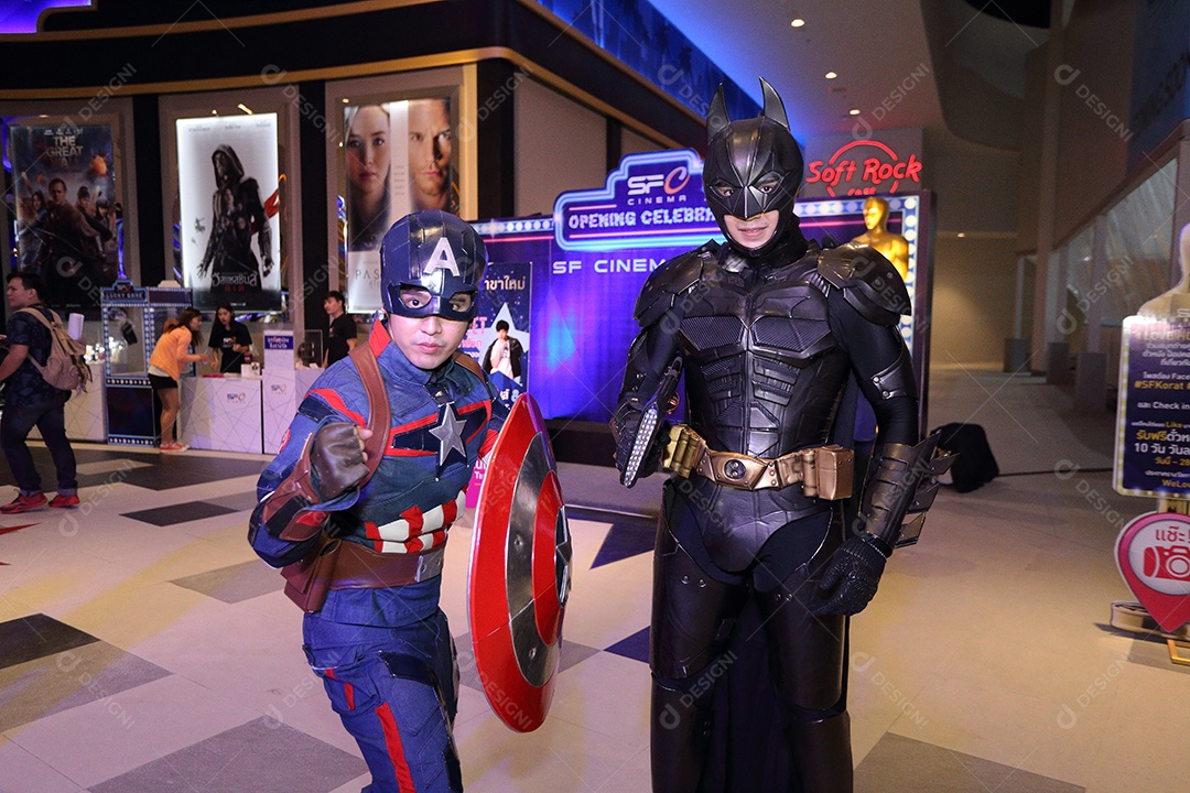 Pessoas não identificadas participantes do teatro juntos intensivamente