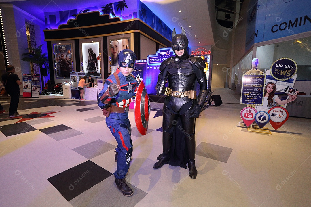 Pessoas não identificadas participantes do teatro juntos intensivamente